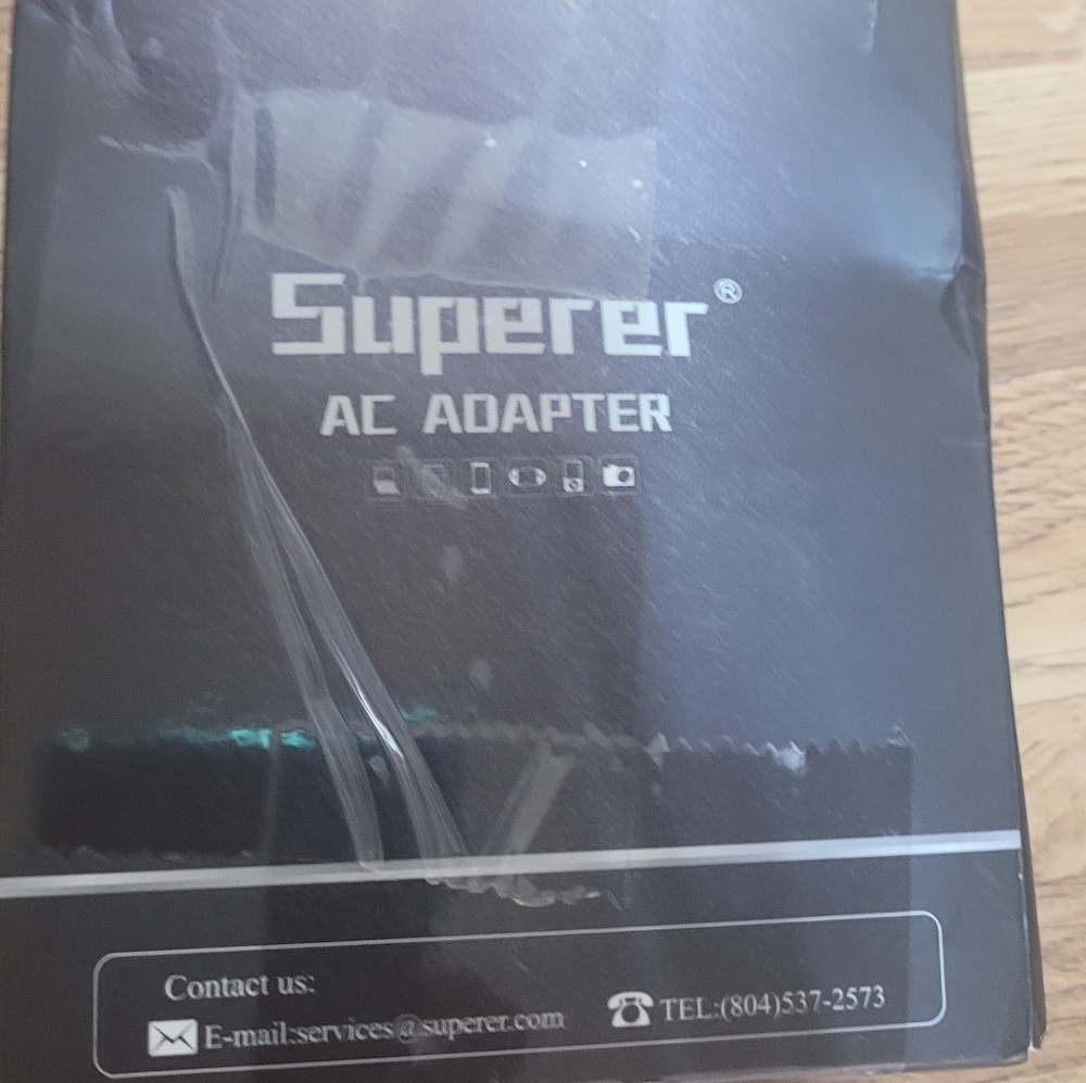 Superer AC Adapter in Black